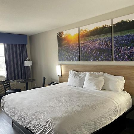 Days Inn By Wyndham San Antonio Southeast Frost Bank Center Dış mekan fotoğraf