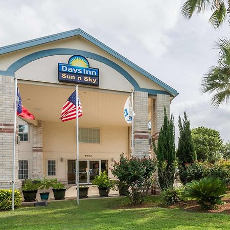 Days Inn By Wyndham San Antonio Southeast Frost Bank Center Dış mekan fotoğraf