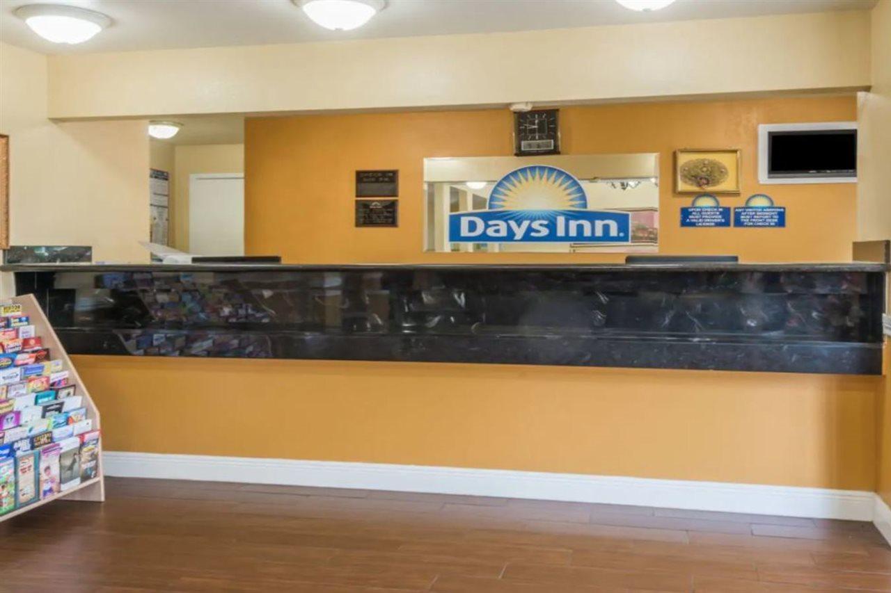 Days Inn By Wyndham San Antonio Southeast Frost Bank Center Dış mekan fotoğraf