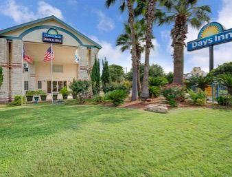 Days Inn By Wyndham San Antonio Southeast Frost Bank Center Dış mekan fotoğraf