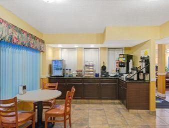 Days Inn By Wyndham San Antonio Southeast Frost Bank Center Dış mekan fotoğraf