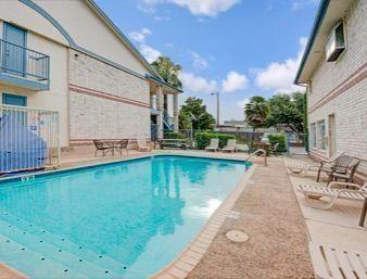 Days Inn By Wyndham San Antonio Southeast Frost Bank Center Dış mekan fotoğraf