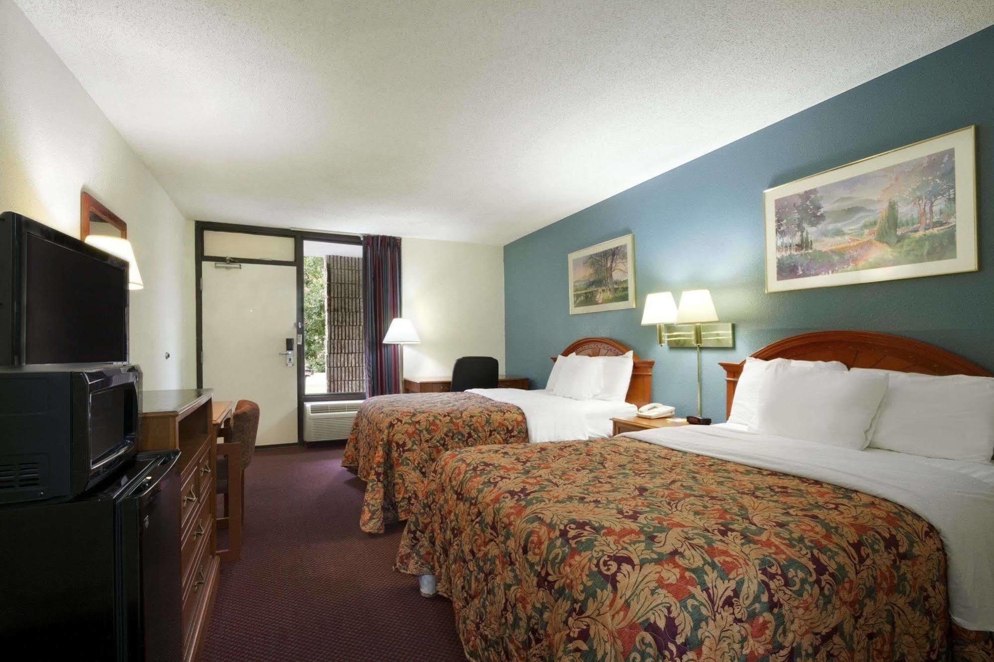 Days Inn By Wyndham San Antonio Southeast Frost Bank Center Dış mekan fotoğraf