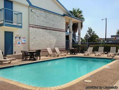 Days Inn By Wyndham San Antonio Southeast Frost Bank Center Dış mekan fotoğraf